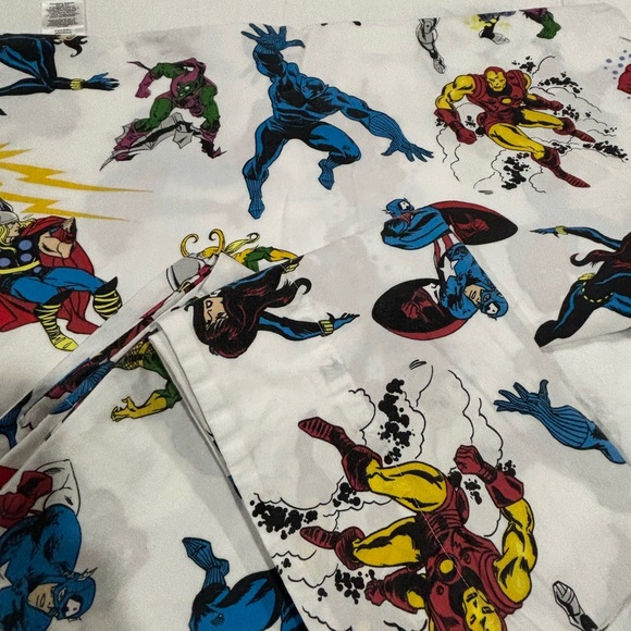 Pottery Barn Kids Marvel Heroes Sheet Set & Pillowcases - Picture 6 of 9